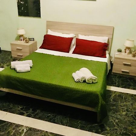 Maya'S Apartment Close To Ballaro Market And Central Station Palermo Esterno foto