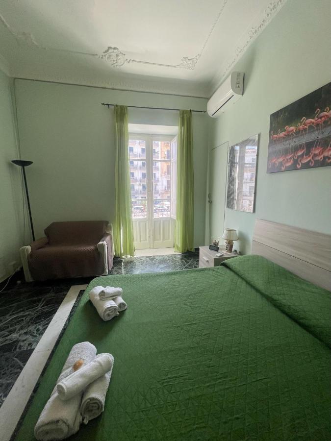 Maya'S Apartment Close To Ballaro Market And Central Station Palermo Esterno foto