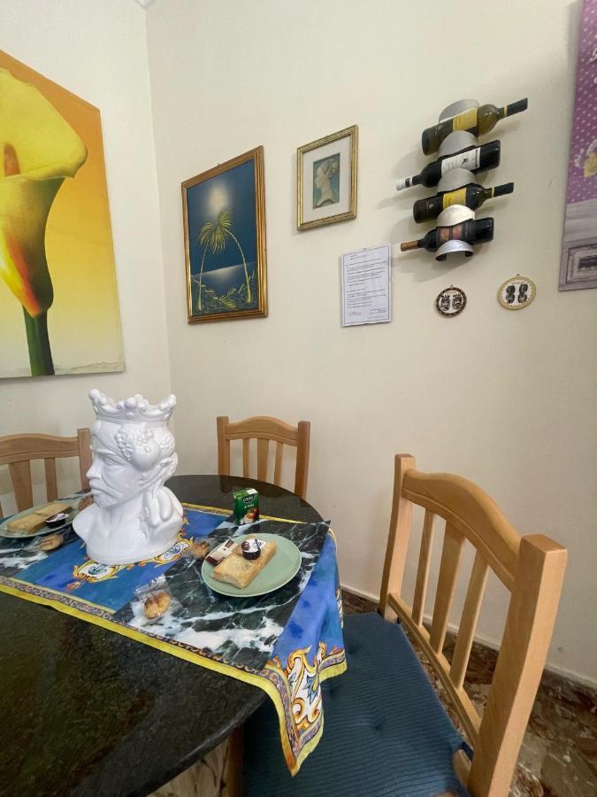 Maya'S Apartment Close To Ballaro Market And Central Station Palermo Esterno foto