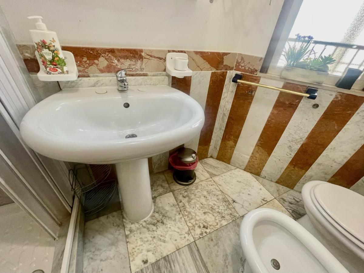 Maya'S Apartment Close To Ballaro Market And Central Station Palermo Esterno foto