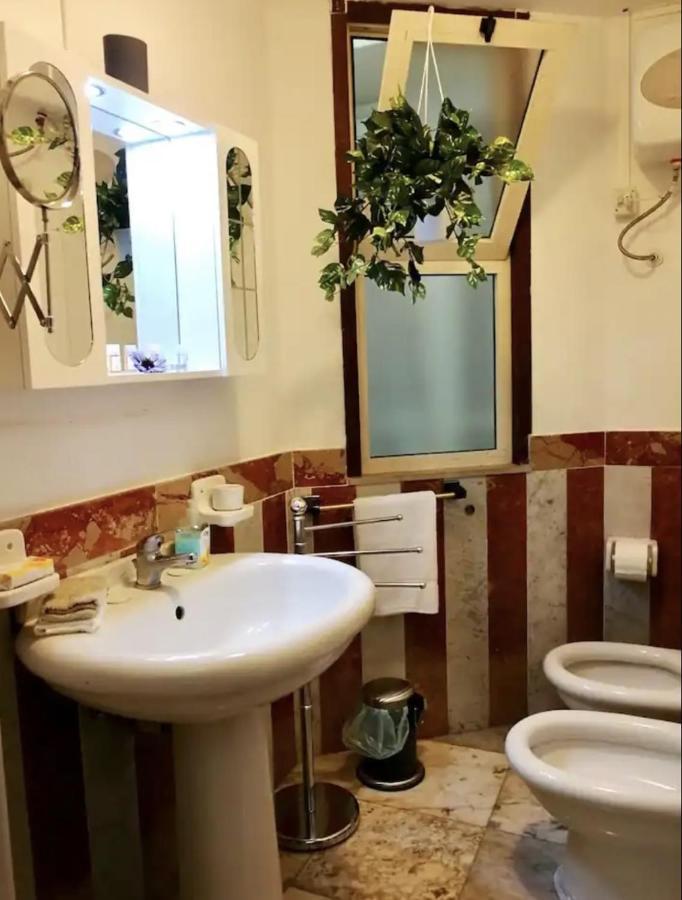 Maya'S Apartment Close To Ballaro Market And Central Station Palermo Esterno foto